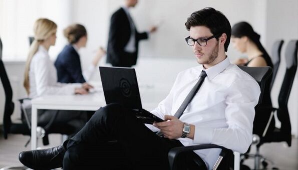 Lomber osteokondrozun bir nedeni olarak hareketsiz çalışma